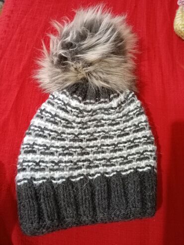 Kape, šalovi i rukavice: Kape zenske,muske,deciji i salovi.Novo i kao novo kape po 250d salovi — 9