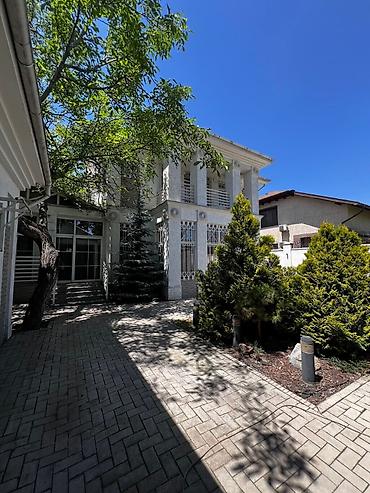 Долгосрочная аренда домов: 350 м², 6 комнат — 1