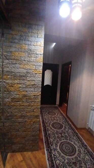 Köhnə tikili: Mənzilin daxili dizaynı və komplektləri - Geniş dəhliz: dekorativ daş — 2