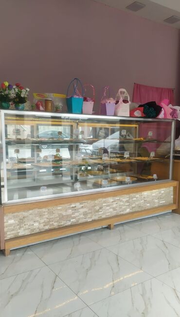 Həyət evləri və villaların satışı: Quru vitrin 1200 Azn. ideal veziyyetde. Olchu 2.30 metrdir. Unvan