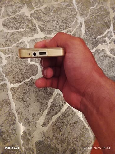düyməli telfonlar: Kotel Cloud 10 model mobil telefon, klassik qızılı rəngdə qapaqlı