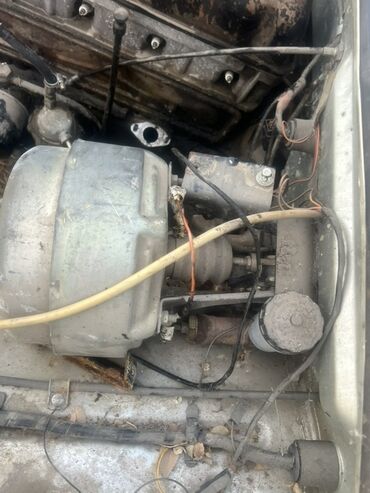 Капоты и комплектующие: Волга 3110, волга Предлагается набор автомобильных запчастей — 3