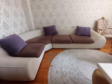 Мебель для дома: - Künc divanı: Yumşaq, oval xətli korpus, açıq krem rəngli döşəmə ilə — 1
