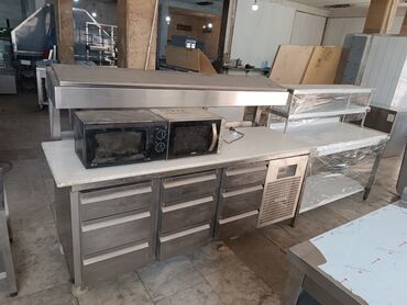 Stend vitrinləri: İtaliya istehsalı Surməlu pizza hazirliq soyuducusu satılır. Uzunluq