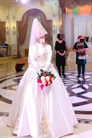 кыргызские национальные платья: Свадебное платье
В национальном стиль
Размер S