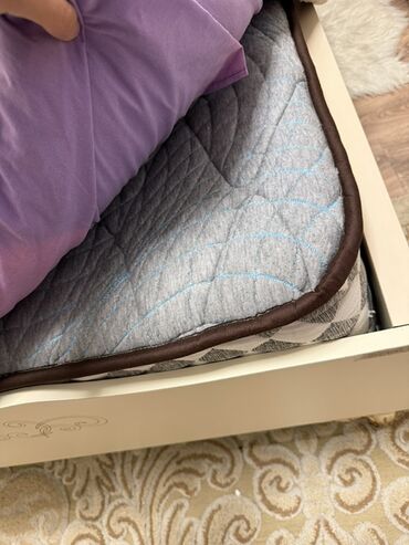 iki mertebe carpayi: İkinəfərlik çarpayı, Bazasız, Matras ilə, Siyirməsiz