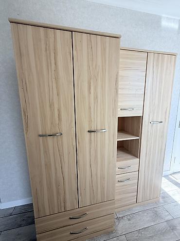 отдам даром женские веши: Колдонулган шкаф менен стол сатылат.5000 сом — 3