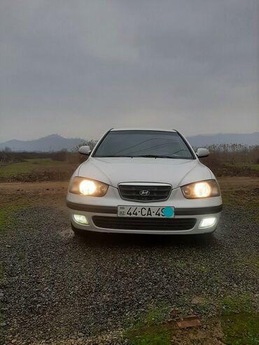 Kommersiya nəqliyyat vasitələri: Hyundai Elantra: 1.6 l | 2001 il Sedan