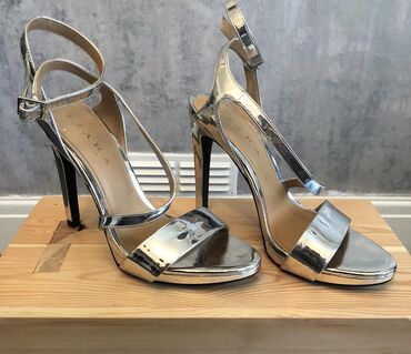 обувь zara: Zara Original Босоножки в цвете металлик Покупали в Дубае Одевали