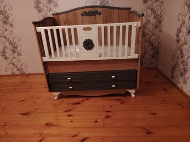 zal ucun asma tavanlar: Oğlan və qız üçün, Dördbucaq, Beşik, Dəstsiz, Matras ilə, Yellənmə mexanizmsiz