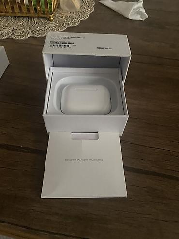 Qulaqcıqlar: Apple AirPods Pro (MagSafe şarj qutusu ilə) Xüsusiyyətlər: - Aktiv — 2