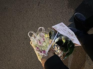 букетный цветы: 51роза 40см 1букеи еще подарак дам Букет из роз в нежной пастельной — 2