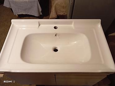 yeni qorka: Ağ rəngdə vanna otağı üçün lavabo, güzgü və alt dolab dəsti 80-lıq — 2
