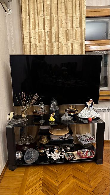 susə dolab: Tv altlığı - Material: parlaq qara şüşə üst və rəflər, möhkəm karkas — 3
