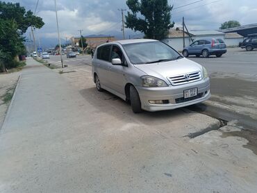 срочно продаю в связи с переездом: Toyota Ipsum: 2002 г., 2.4 л, Автоматические, Бензин, Универсал