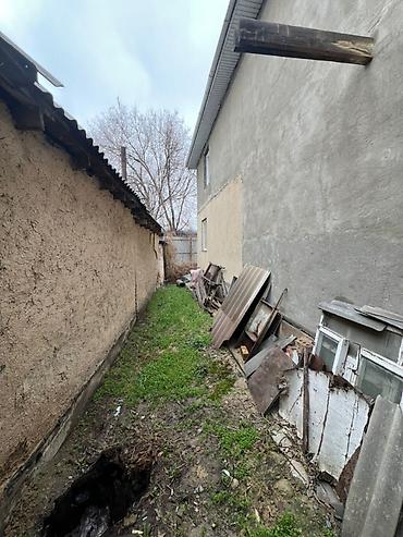 Продажа коттеджей и домов: 🏡 Продается уютный двухэтажный Дом в ж/м Ак-Тилек! 📐 Площадь дома — 2