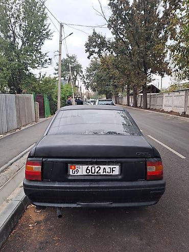 Opel: Opel Vectra: 1989 г., 1.6 л, Механика, Бензин, Седан — 4