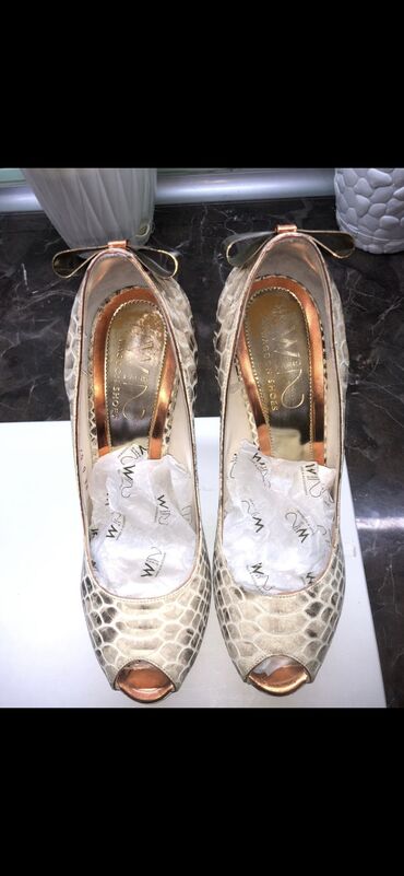 Basanoşka və səndəllər: Ölçü: 37.5, İşlənmiş — 9