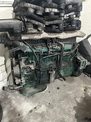 Двигатели, моторы и ГБЦ: Двигатель Volvo дизельный, рядный 6-цилиндровый. 2000 год — 10