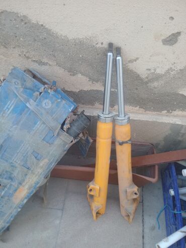 запчасти митсубиси паджеро 2: Çeşqa amartizatoru qiymət razılaşaraq tel:0702150064
