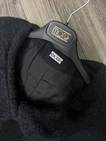 Kaputi: Mona, L, Sa postavom — 6