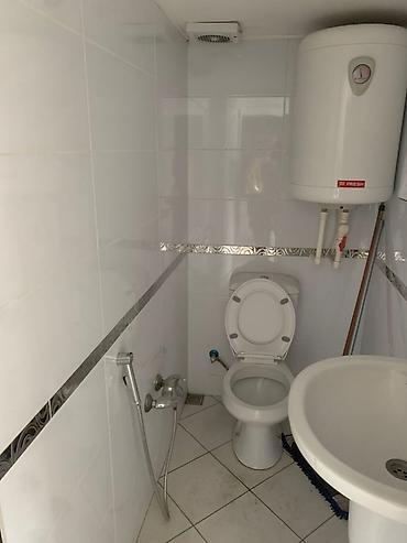 Salon, tibbi mebel: Obyekt icarəyə verilir. 50 m2, isti pol, kondisioner var. Yolkənarı — 8