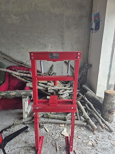 Avtoservis avadanlıqları: Avtoservis alətləri dəsti Satılır: - Hidravlik horizontal domkrat — 3 — 2