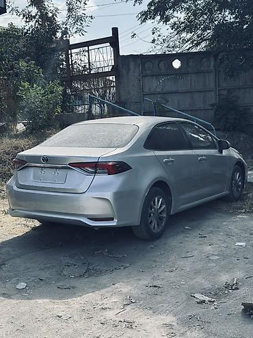 byd e1: Toyota Corolla: 2021 г., 1.8 л, Вариатор, Гибрид, Седан — 7