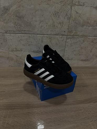 bağlı sandallar: Rəng - Qara Krossovkalar, Adidas, Ölçü: 27, Uniseks — 1
