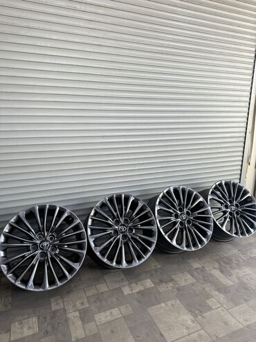 диски 5x114: Куйма Дисктер R 18 Toyota, Комплект, тешиктери - 5, Колдонулган