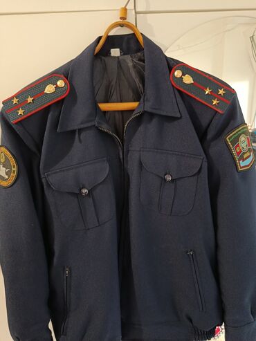 кыргызские национальные платье: Продаю милицейскую концелярку и рубашку. Размер 50 Концелярка + погоны