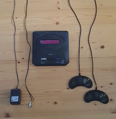 oyun mərkəzləri xodunkalar: Sega Mega Drive 2. 2 pult, pultdarin birinde biraz problem var. 384