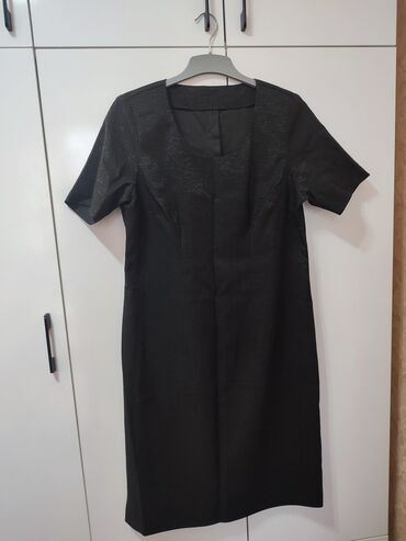 вечернее чёрное платье со шлейфом: Повседневное платье
