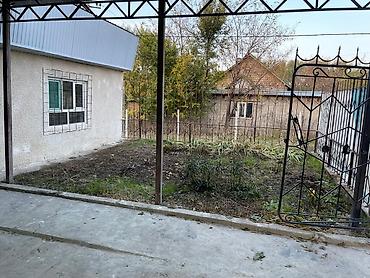 селом: Продается помещение ранее магазин !! В селе Сокулук !!! На участке — 5