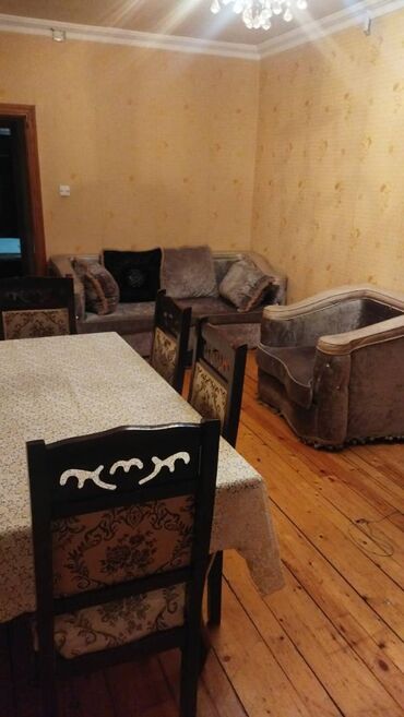 Uzunmüddətli kirayə mənzillər: Kirovda 5 mertebeli binanın 3-cu mərtəbəsində yerləşən ümumi sahəsi — 1