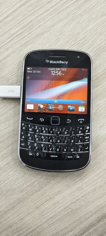 duyməli telefon: Blackberry Bold Touch 9900, 8 GB, rəng - Qara, Düyməli, Sensor