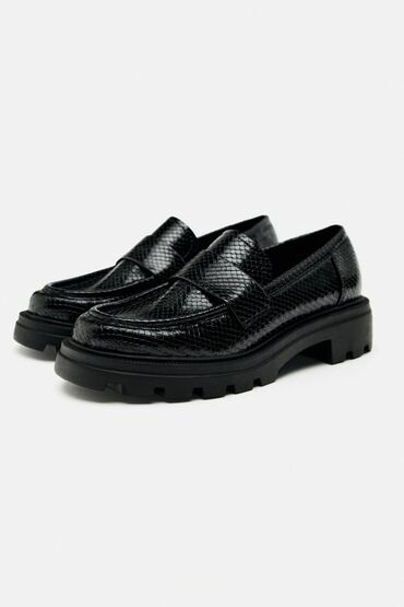 обувь новые: Лоферы от Zara, размер:38, цена 5000 сомов. Район 1000 мелочей