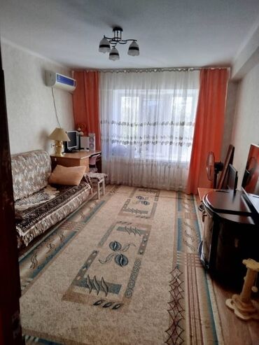 квартира за 10 тысяч в месяц: 2 бөлмө, 46 кв. м, Жеке план, 5 кабат, Эски ремонт
