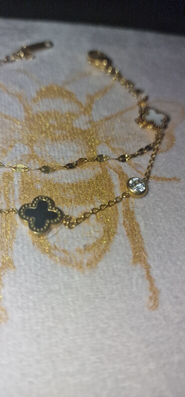 nakit kompleti: Zlatna narukvica sa sitnim detaljima. Za vise info viber