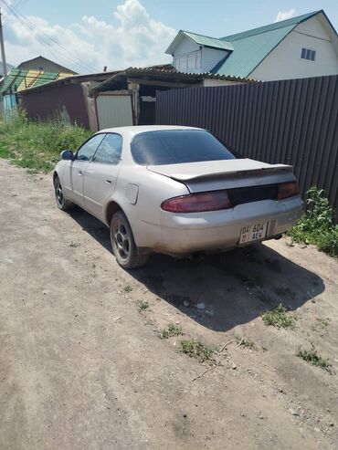 айнек машина: Седан Toyota Carina E с кузовом T190 и правым расположением руля