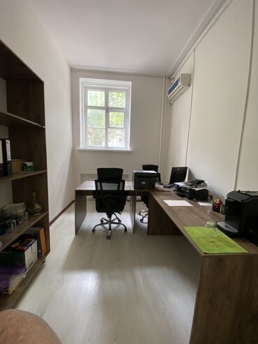 биндеры 300 листов для офиса: Сдаю Офис, 25 м², В жилом комплексе, 1 линия, С оборудованием, С отдельным сан узлом
