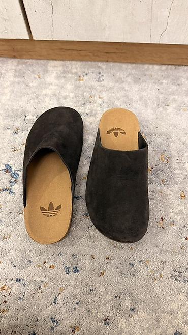Сабо: Замшевые мюли Adidas Originals - Модель: закрытые мюли/сабо без — 1