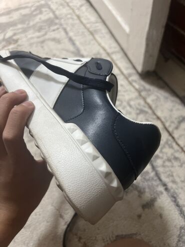 спортивные бриджи мужские: Кроссовки Valentino Garavani Rockstud Untitled - Модель: низкие