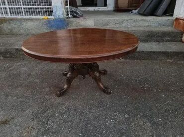 Stilski klub stolovi: Stocic u odlicnom stanju Duzina 117cm Sirina 87cm Visina57cm — 1