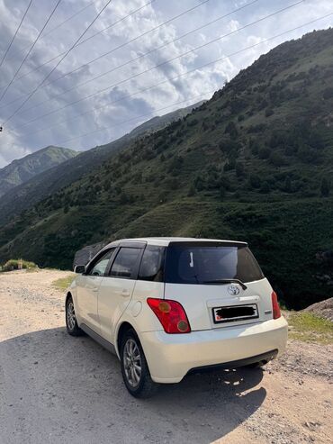 срочно продать машину: Toyota ist: 2003 г., 1.3 л, Автомат, Газ, Хетчбек