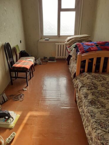 срочно продам квартиру в баку: 3 комнаты, 58 м², 104 серия, 1 этаж, Старый ремонт
