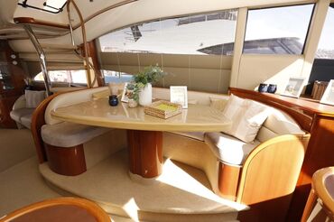 Водный транспорт: Роскошная Белоснежная моторная яхта классического дизайна - воплощение — 17