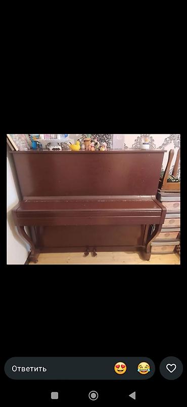 səs mikşeri: Upright pianino – klassik dizayn, tünd qəhvəyi rəng. - Korpus: taxta — 1
