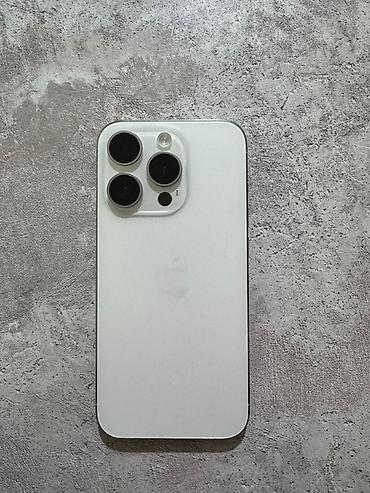 IPhone 15 Pro, 256 ГБ, белый цвет. Смартфон с плоскими гранями и