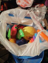 желтый домик масло бишкек: Продам большой пакет с игрушками.500